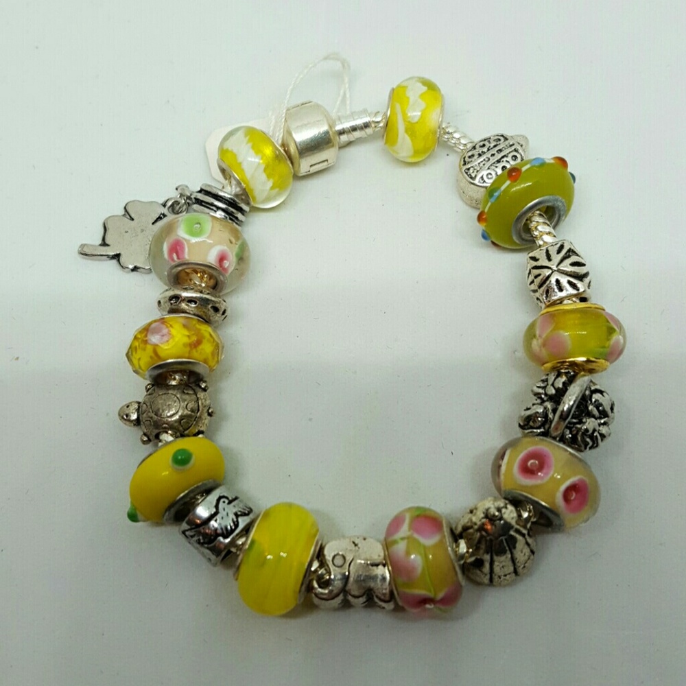 Bracelet in yellow, green and silver charms